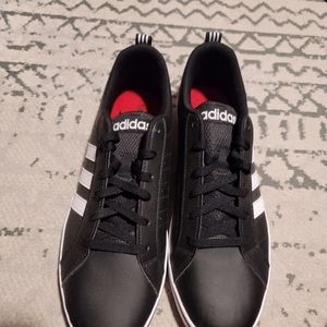 MEN'S ADIDAS GRAND COURT SHOES SIZE 11